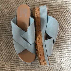 Sorel Cameron Flatform Mule sandals in the colorway Crushed Blue size 8